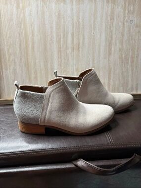 TOMS Women's Deia Suede Side Zipper Bootie Brown Desert Taupe Size 9